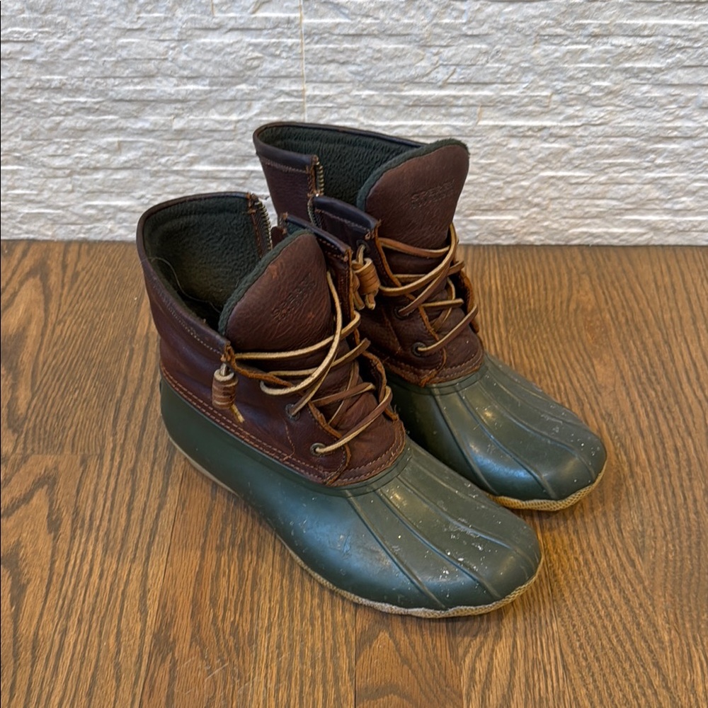 Sperry Brown and Green Fleece-Lined Duck Boots: Size 8 Good Condition some wear